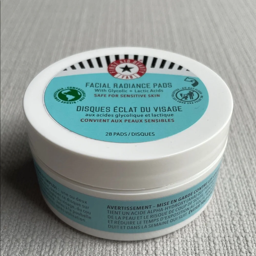 First Aid Beauty Facial Radiance Pads 28 pads